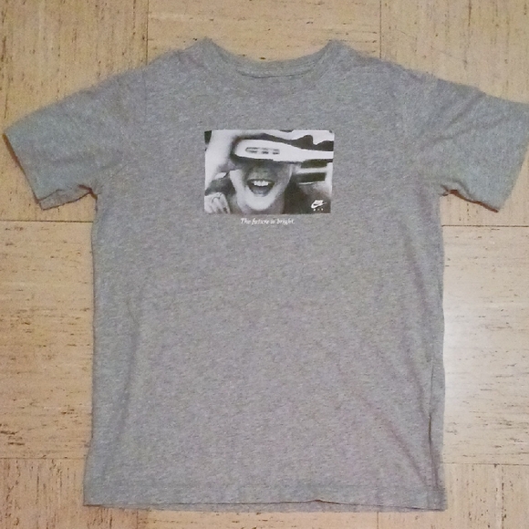Nike Gray Graphic T-Shirt - Picture 3 of 4